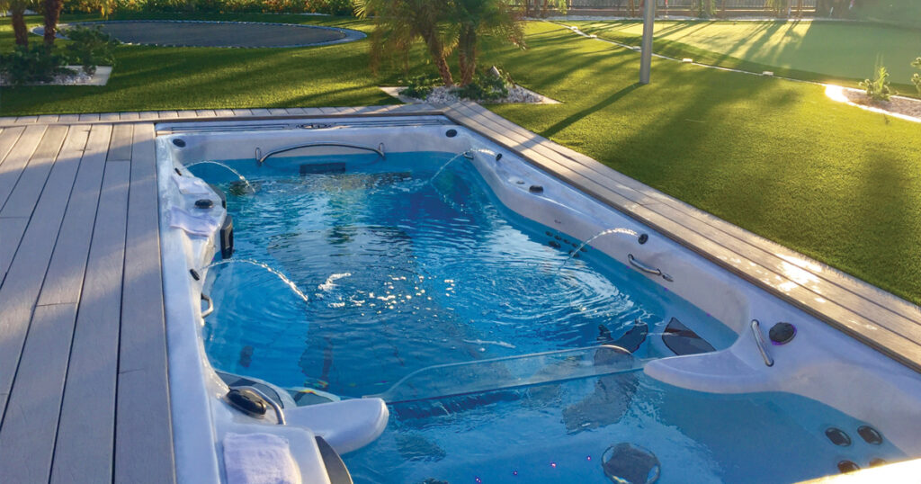 pływać spa z wanną z hydromasażem