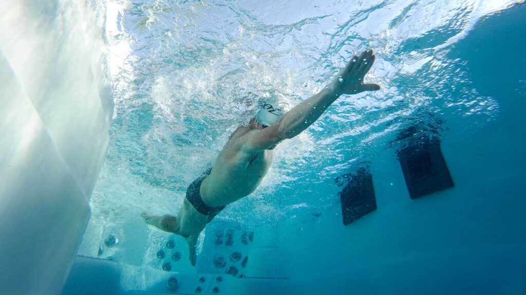 trening pływania do triathlonu