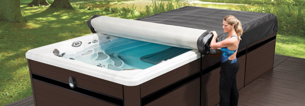 Pokrowiec na kółkach Axis® jest teraz dostępny dla Swim Spa