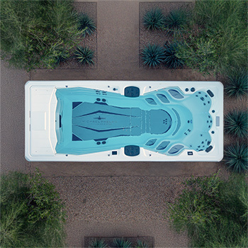 Widok z drona na swim spa.